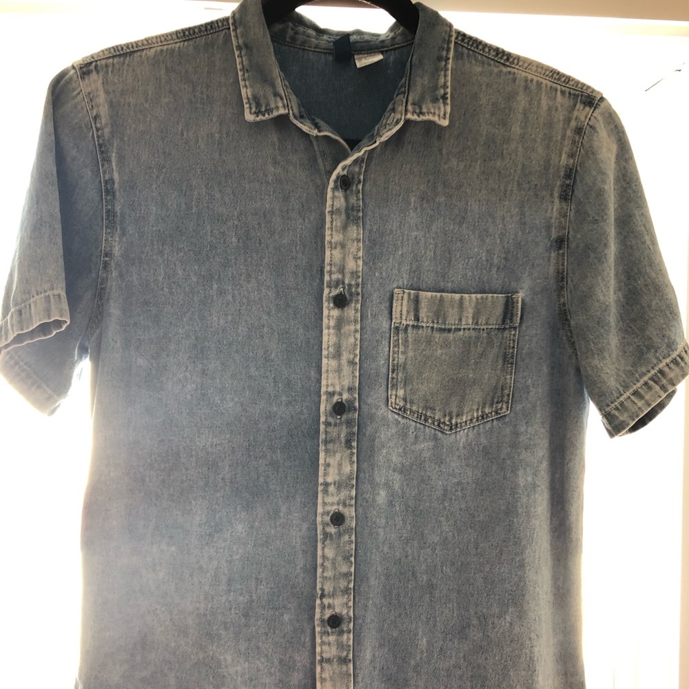 Short sleeve jean button down